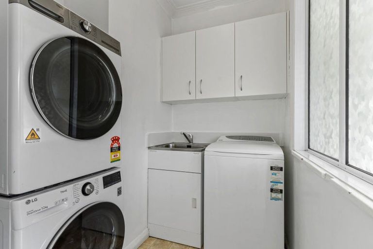 Photo of property in 12 Panorama Road, Mount Wellington, Auckland, 1060