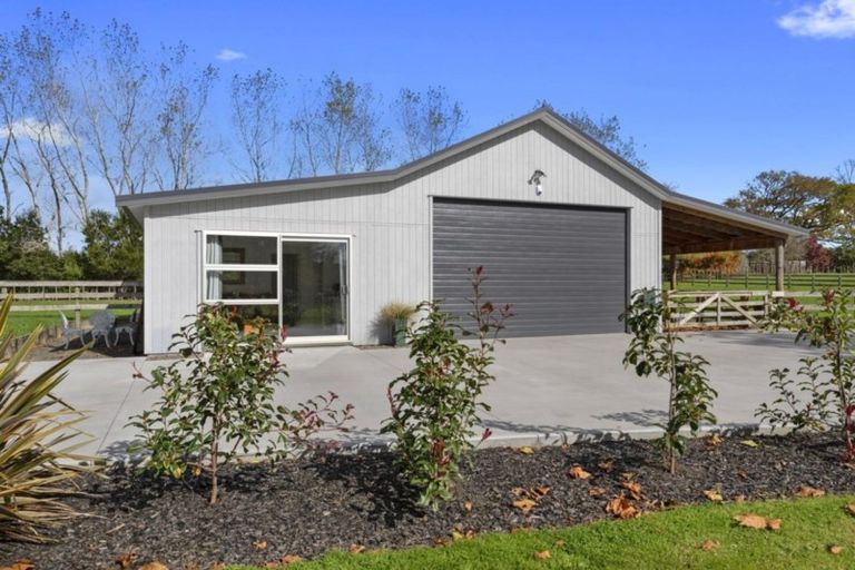 Photo of property in 939 Kahikatea Flat Road, Waitoki, Kaukapakapa, 0871