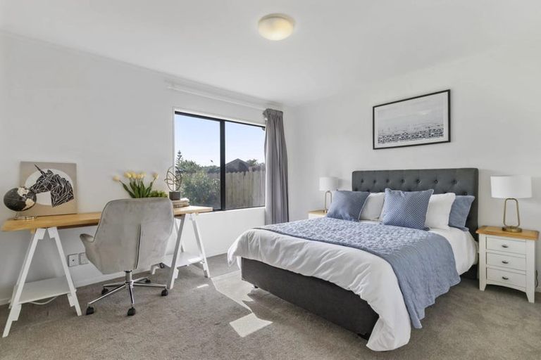 Photo of property in 73 Burswood Drive, Burswood, Auckland, 2013