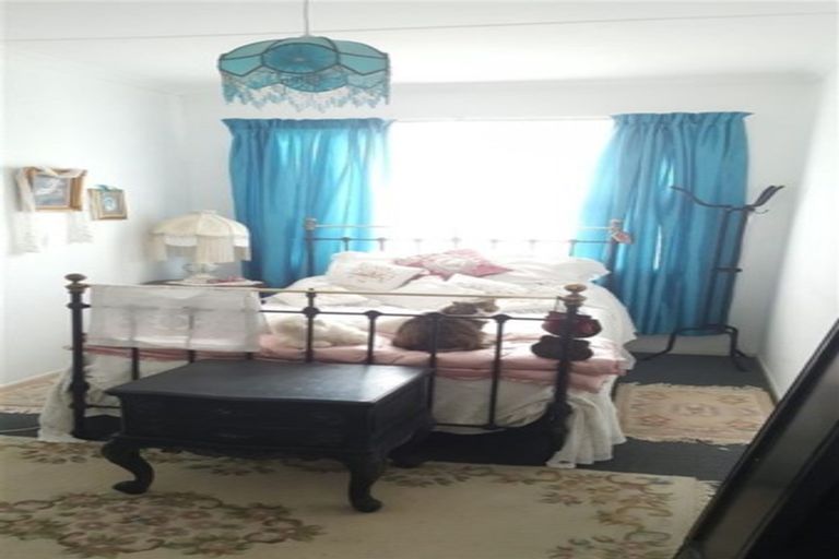 Photo of property in 15 Timaru Road, Waimate, 7924