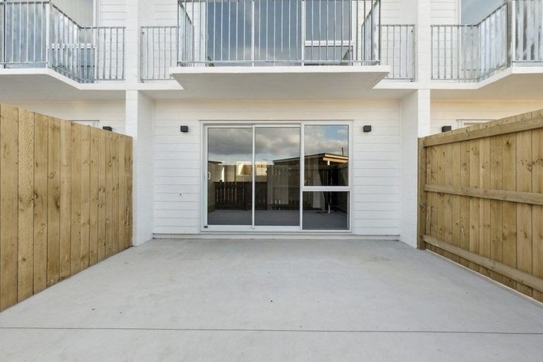 Photo of property in 2/7 Fitzroy Street, Papatoetoe, Auckland, 2104