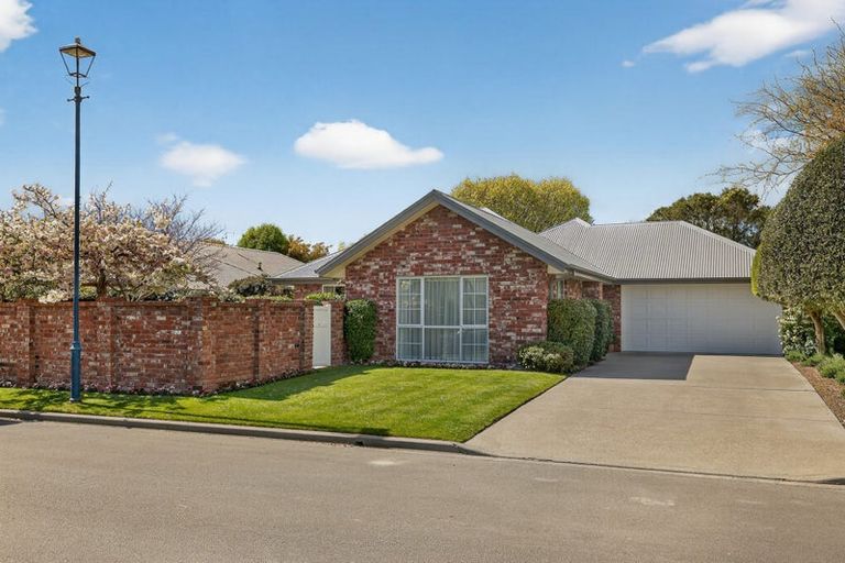 Photo of property in 8 Avon Gate, Russley, Christchurch, 8042