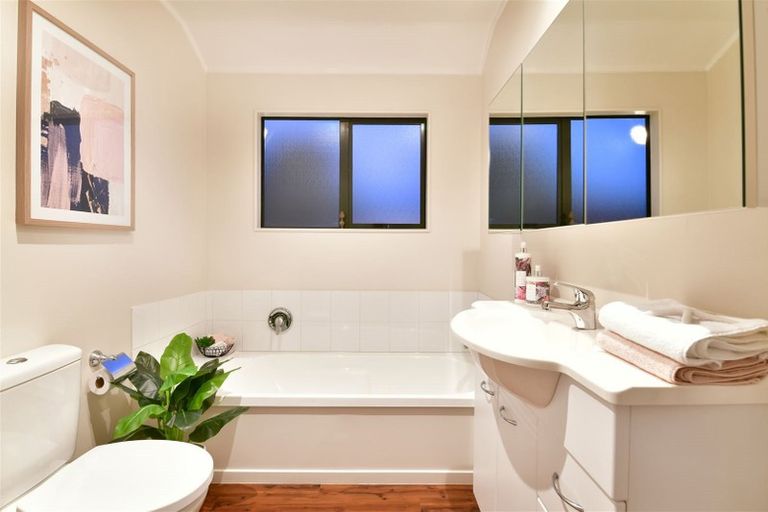 Photo of property in 5a Lillian Place, Orewa, 0931