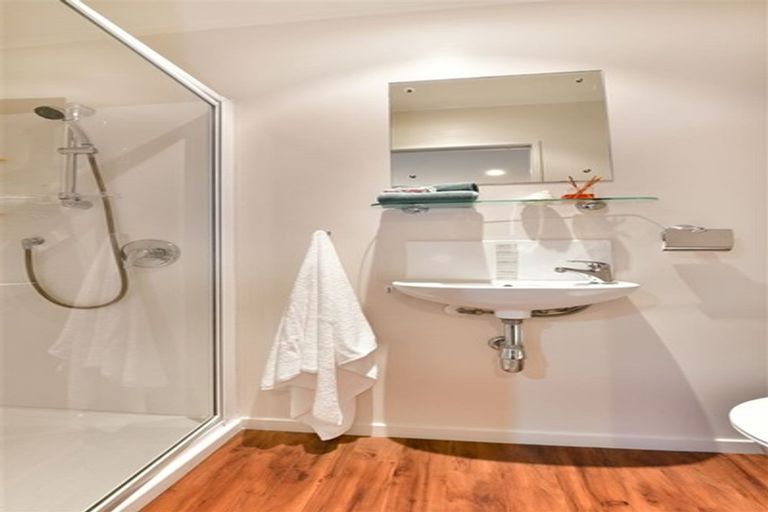 Photo of property in 5a Lillian Place, Orewa, 0931