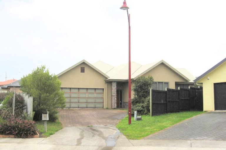 Photo of property in 19 Roderick Place, Rototuna, Hamilton, 3210