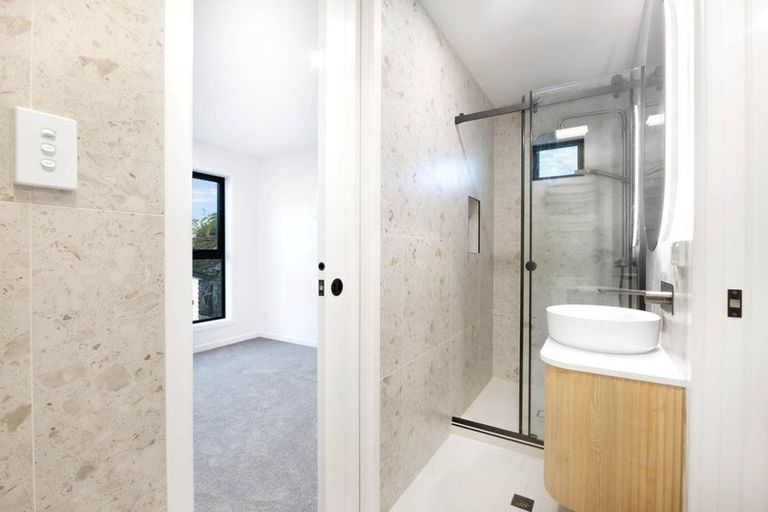 Photo of property in 69b Chivalry Road, Glenfield, Auckland, 0629