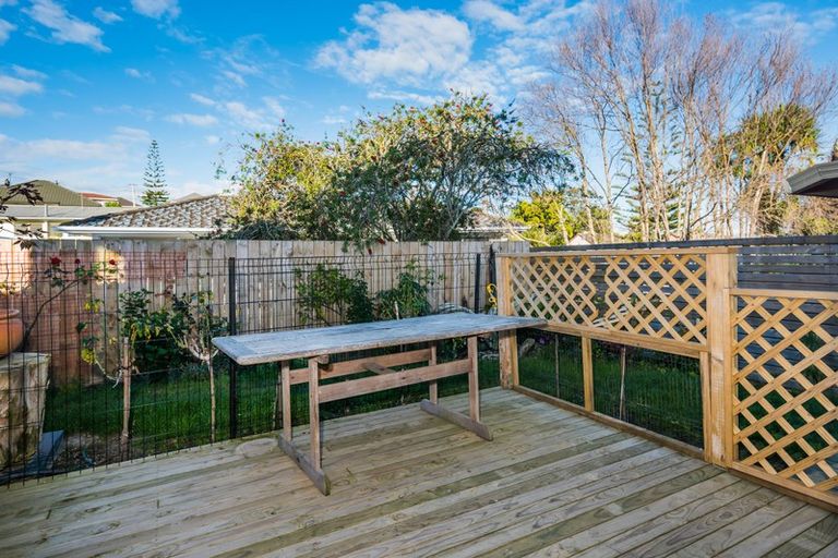 Photo of property in 6a Mchardy Place, Glenfield, Auckland, 0627