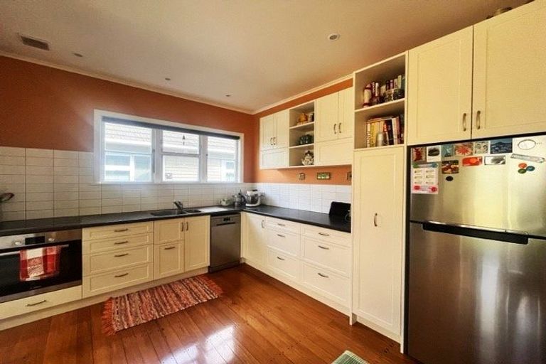 Photo of property in 10 Melvill Grove, Waterloo, Lower Hutt, 5011