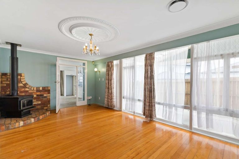 Photo of property in 57 Golf Road, New Lynn, Auckland, 0600