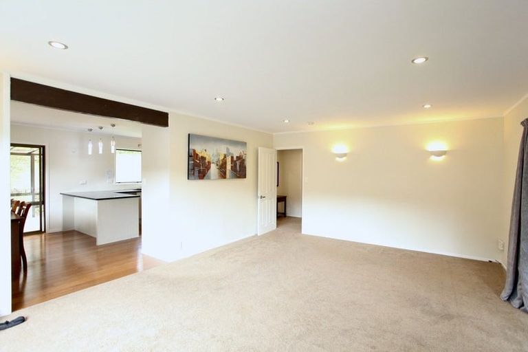Photo of property in 15 Kingsclere Place, Goodwood Heights, Auckland, 2105