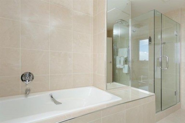 Photo of property in Shangri La Apartments, 5/97 Jervois Road, Herne Bay, Auckland, 1011
