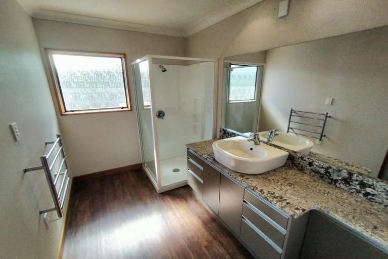 Photo of property in 99a Atawhai Road, Fitzherbert, Palmerston North, 4410