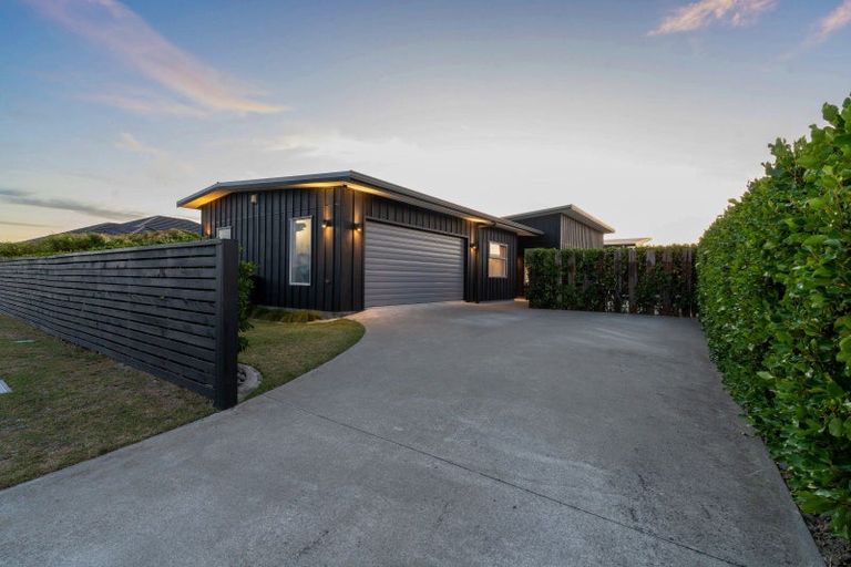 Photo of property in 17 Forbes Road, Foxton Beach, Foxton, 4815