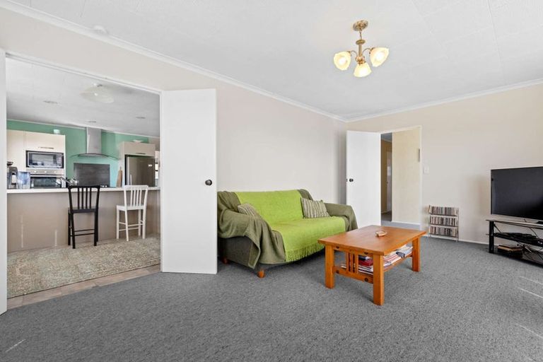 Photo of property in 8 Aquarius Drive, Kawaha Point, Rotorua, 3010