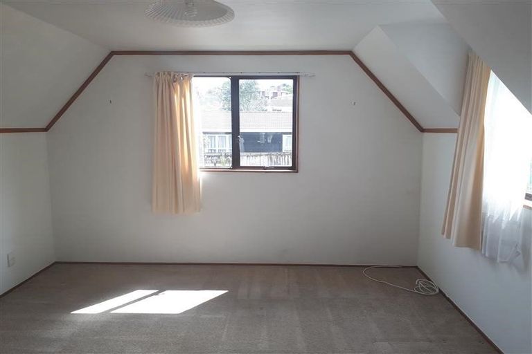 Photo of property in 2/290 Wairau Road, Glenfield, Auckland, 0629