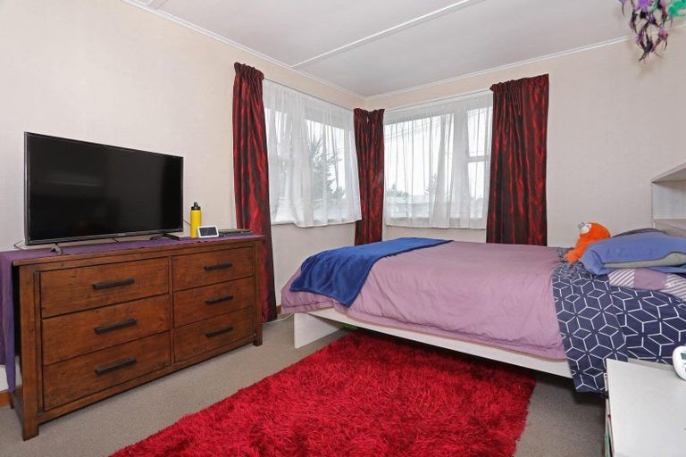 Photo of property in 11 Ngahina Street, Marton, 4710