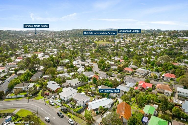 Photo of property in 1/19 Tramway Road, Beach Haven, Auckland, 0626