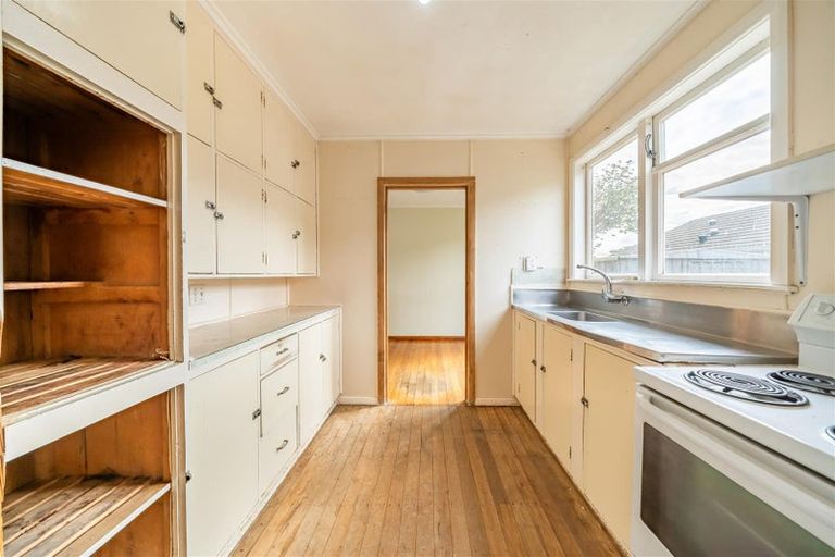 Photo of property in 104 Whites Line East, Waiwhetu, Lower Hutt, 5010