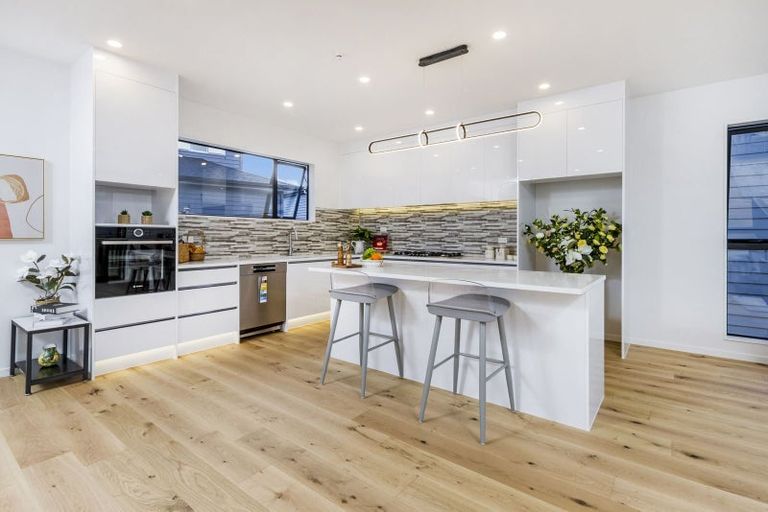 Photo of property in 31c Linwood Avenue, Forrest Hill, Auckland, 0620