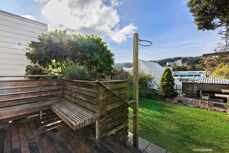 Photo of property in 33 Myrtle Crescent, Mount Cook, Wellington, 6021