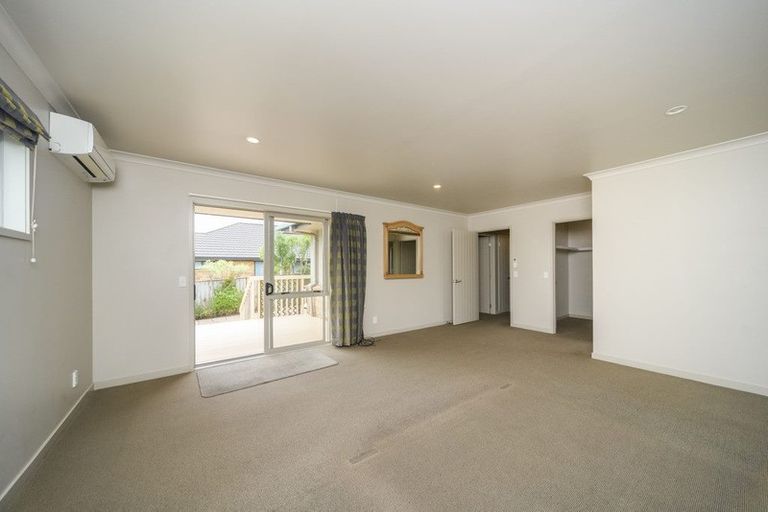 Photo of property in 21 Johnstone Drive, Fitzherbert, Palmerston North, 4410