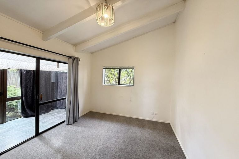 Photo of property in 9 Cambric Place, Botany Downs, Auckland, 2010