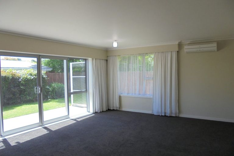 Photo of property in 2/31 Guinness Crescent, Ilam, Christchurch, 8041