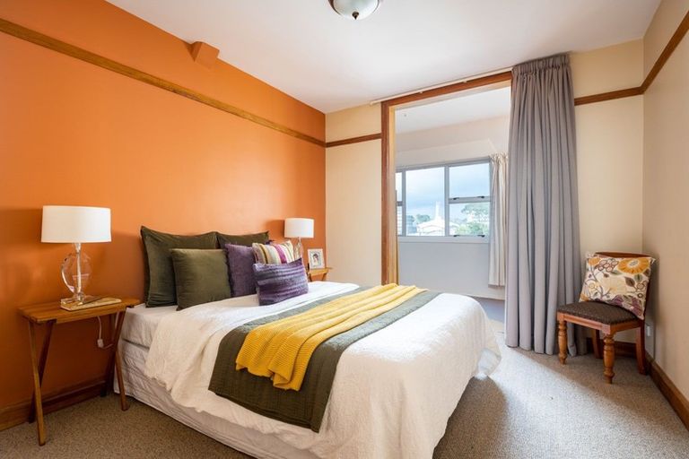 Photo of property in Devonport Apartments, 4/127 Saint Aubyn Street, New Plymouth, 4310