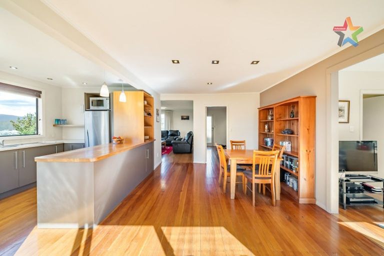 Photo of property in 4 Akatea Road, Korokoro, Lower Hutt, 5012
