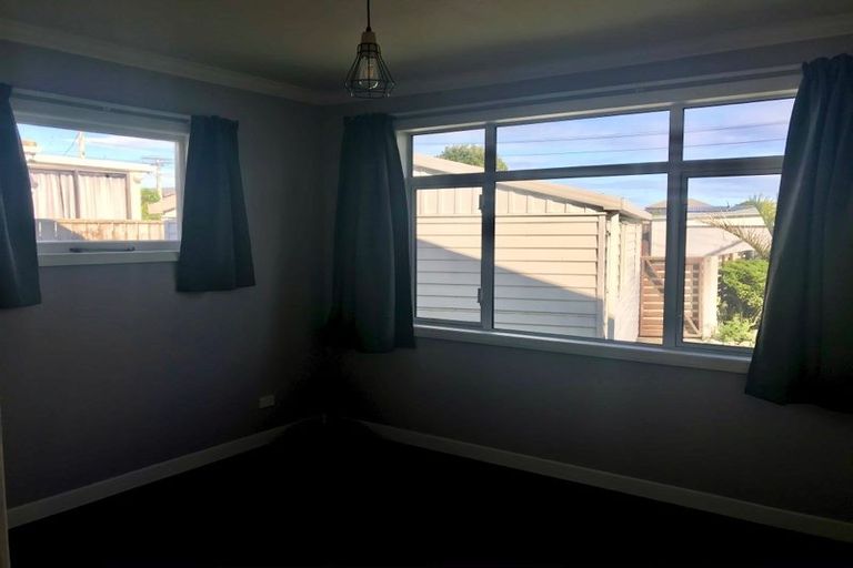 Photo of property in 5 Fitzroy Road, Fitzroy, New Plymouth, 4312