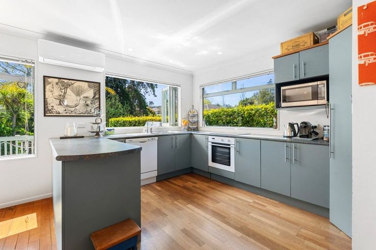 Photo of property in 12 Linwood Avenue, Forrest Hill, Auckland, 0620