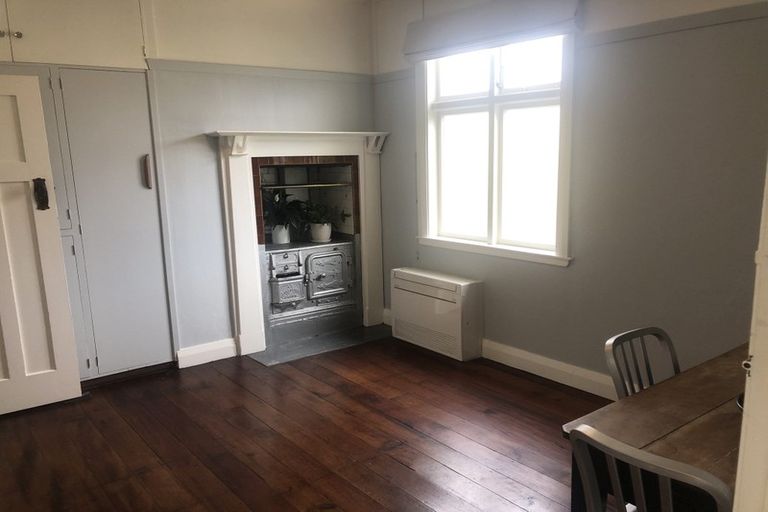 Photo of property in 32 Mills Road, Brooklyn, Wellington, 6021