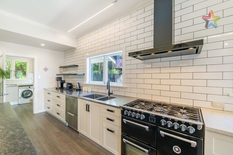 Photo of property in 8g Tawa Street, Eastbourne, Lower Hutt, 5013