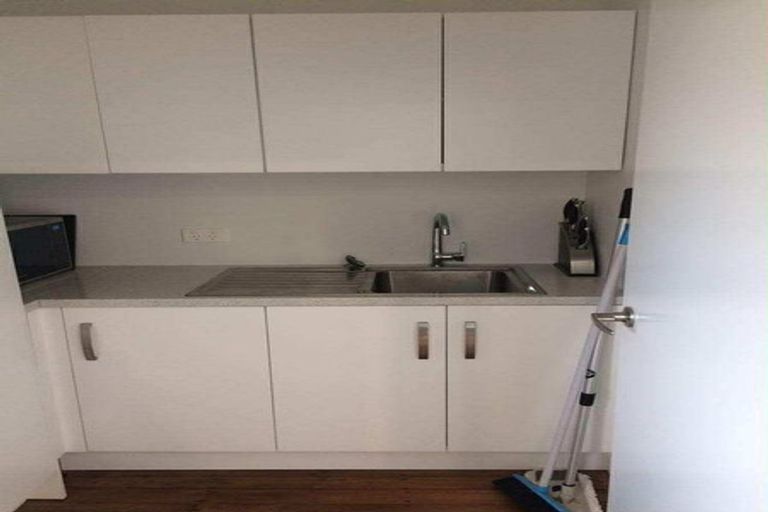 Photo of property in 12 Alston Avenue, Kelston, Auckland, 0602