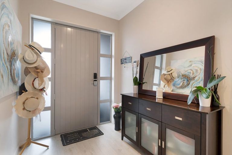 Photo of property in 16 Tararua Street, Massey, Auckland, 0614