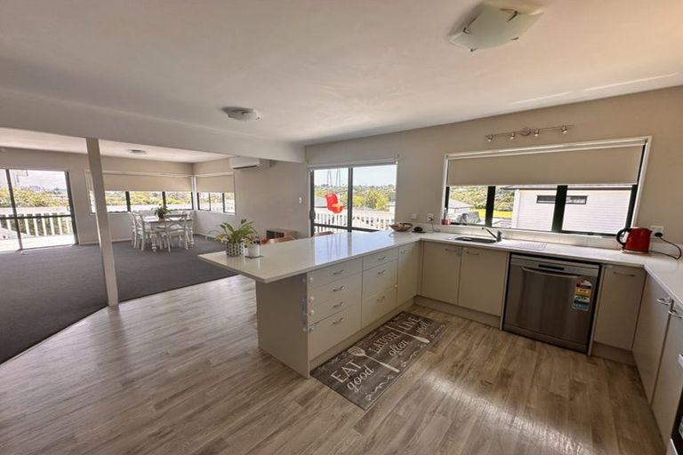 Photo of property in 10 Pae Moana Place, Stanmore Bay, Whangaparaoa, 0932