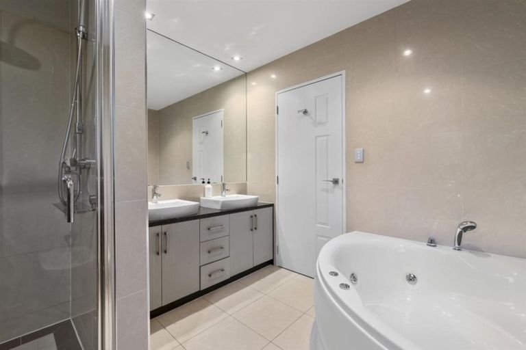 Photo of property in 75 Kittiwake Drive, Schnapper Rock, Auckland, 0632