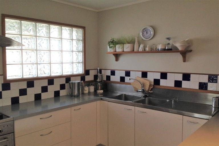 Photo of property in 47 Jaemont Avenue, Te Atatu South, Auckland, 0610