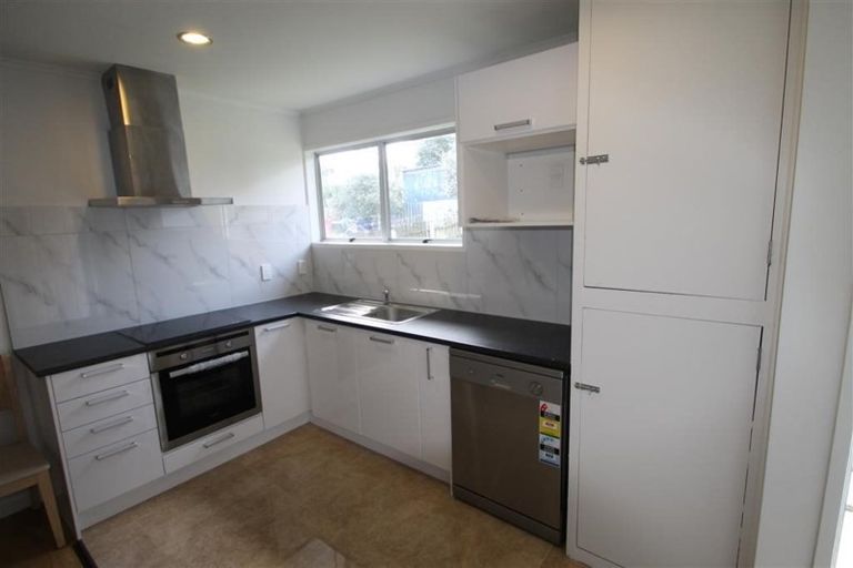 Photo of property in 12 St Margaret Place, West Harbour, Auckland, 0618