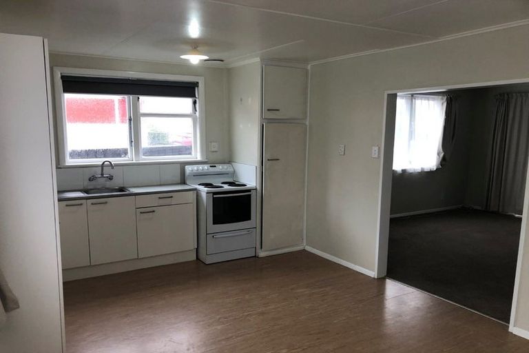 Photo of property in 1/47 Luckens Road, West Harbour, Auckland, 0618