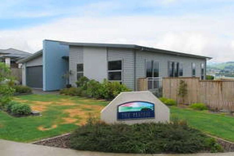 Photo of property in 3 Kaimai Place, Aotea, Porirua, 5024