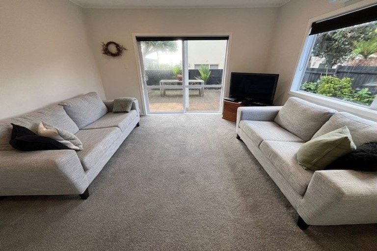 Photo of property in 49b The Esplanade, Eastern Beach, Auckland, 2012