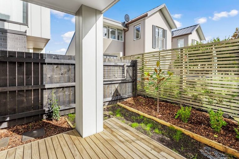Photo of property in 14 Whai Hua Lane, Mangere Bridge, Auckland, 2022