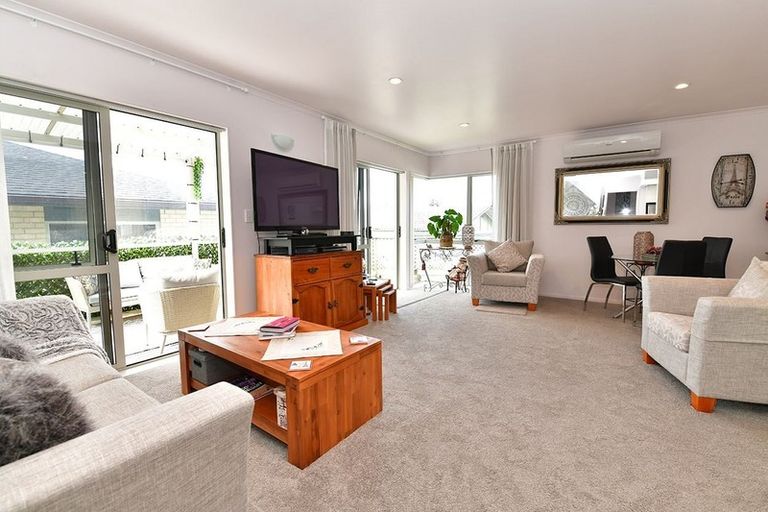 Photo of property in 38a Bay Street, Red Beach, 0932