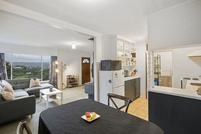 Photo of property in 165 Miromiro Road, Normandale, Lower Hutt, 5010