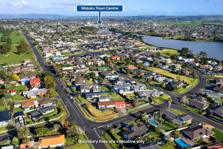 Photo of property in 114 Racecourse Road, Waiuku, 2123