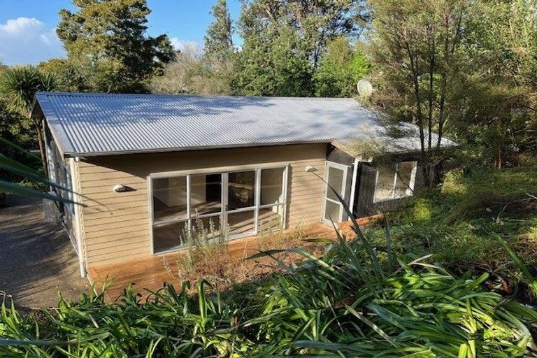 Photo of property in 11 Whangaparaoa Road, Red Beach, 0932