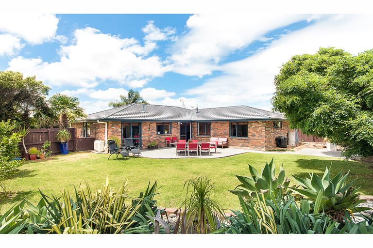 Photo of property in 46 Riverside Drive, Waiuku, 2123