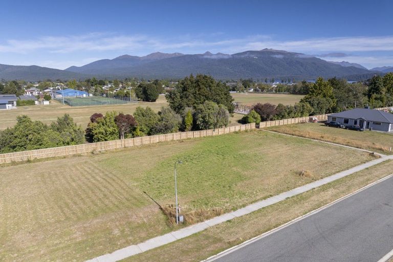 Photo of property in 61 Tukare Loop, Te Anau, 9600