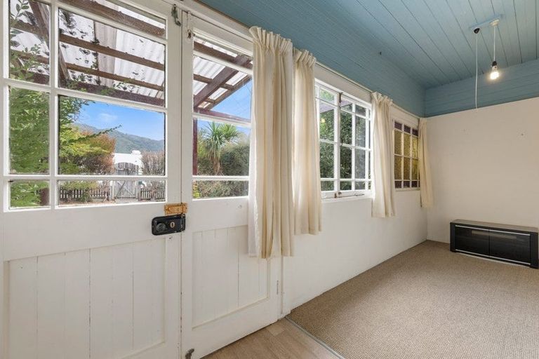 Photo of property in 90 Wellington Street, Picton, 7220